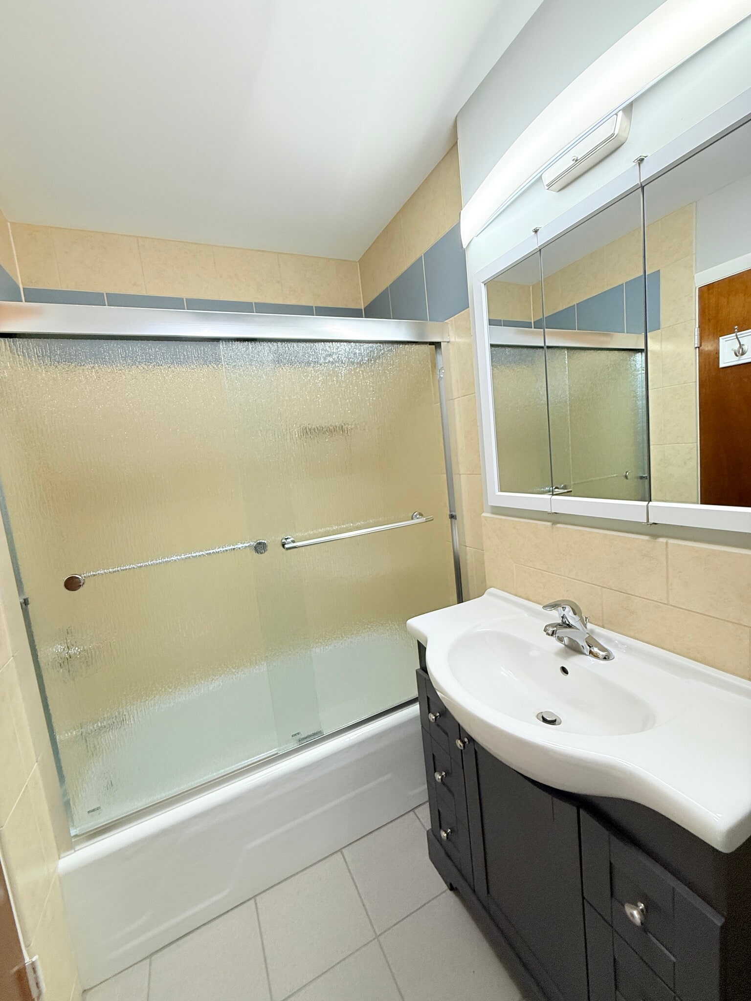 Building Photo - 1123 W Webster Ave