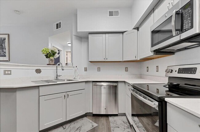 Building Photo - 2320 Gracy Farms Ln
