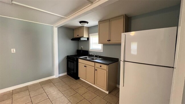 Building Photo - 25128 Faraway Ln