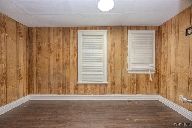 Building Photo - 2146 Genesee St