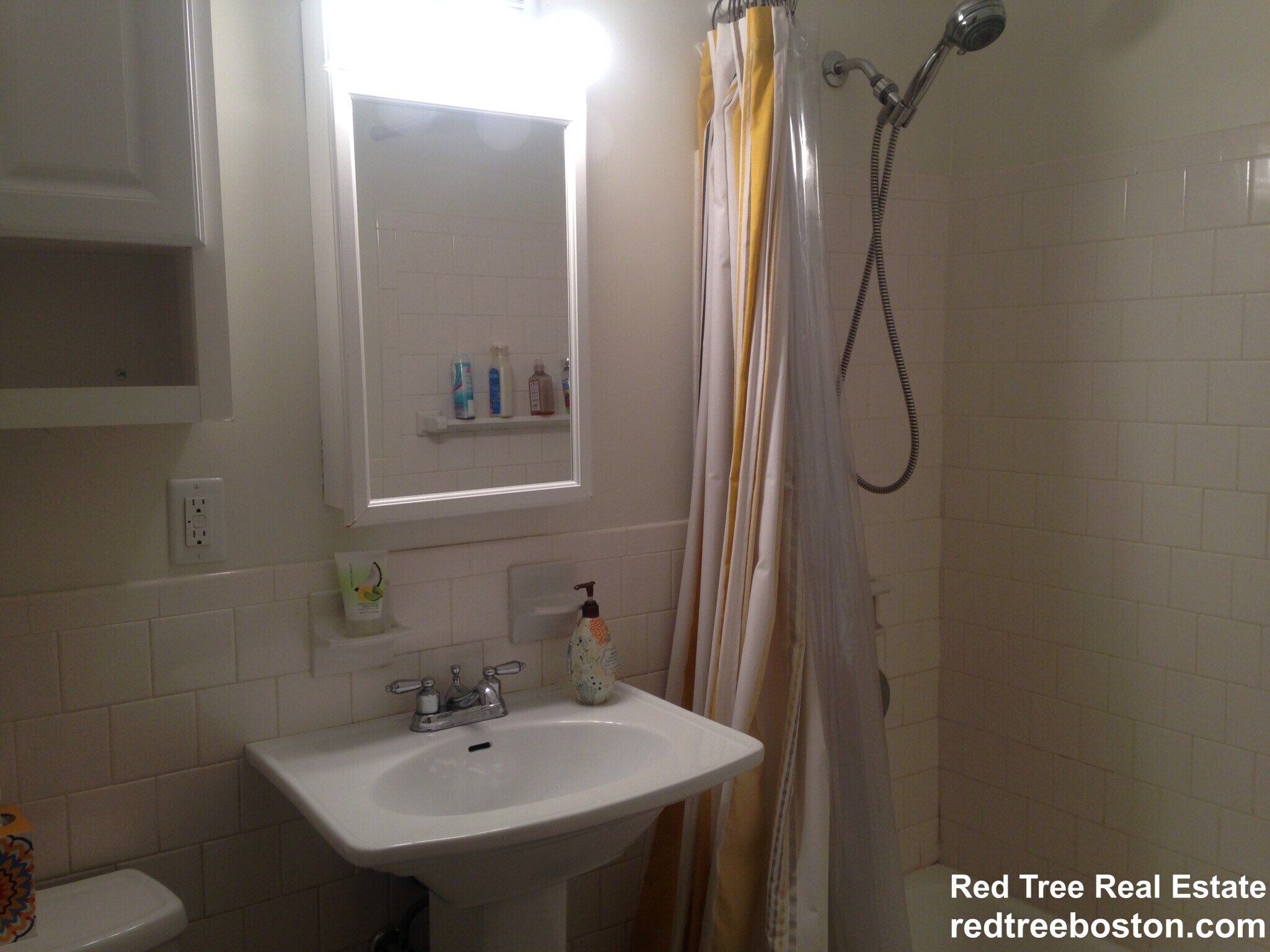 Building Photo - 804 Centre St