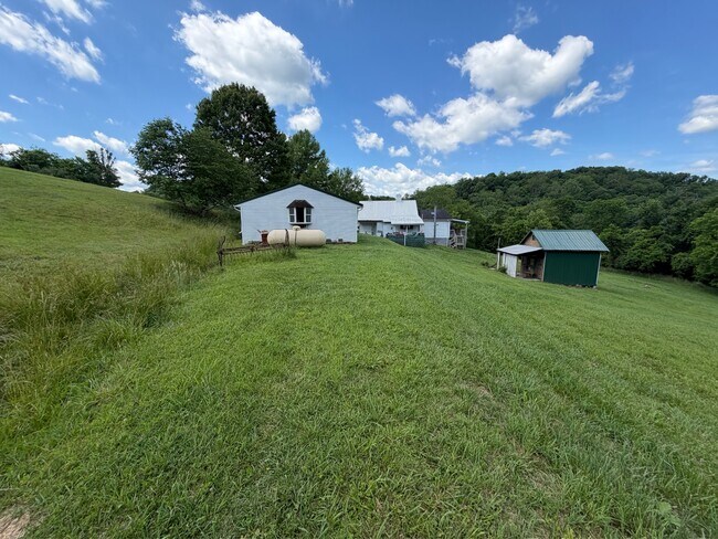 Building Photo - 223 Vinegar Hill Rd