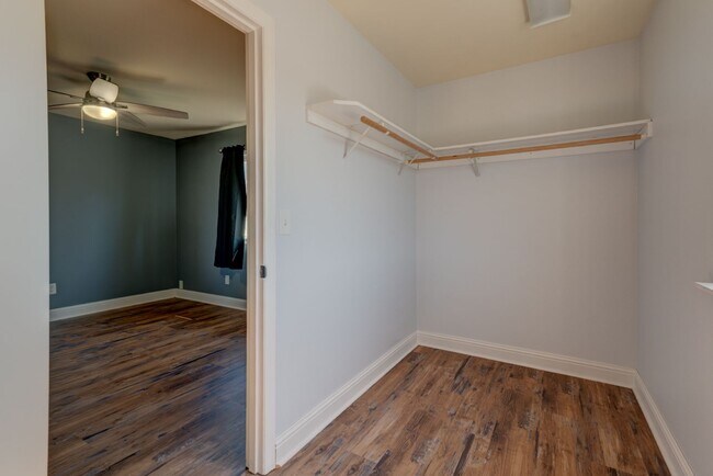 Building Photo - 563 NE Kettle St