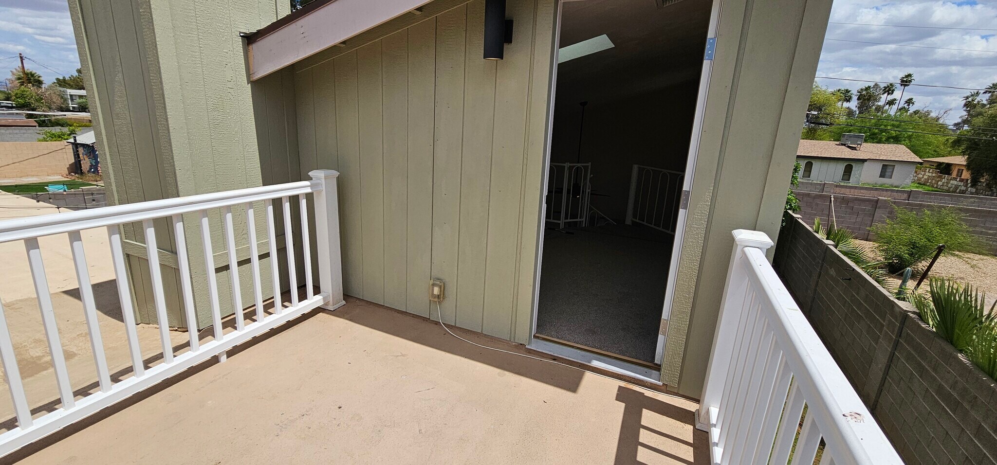 Building Photo - 1021 S Una Ave