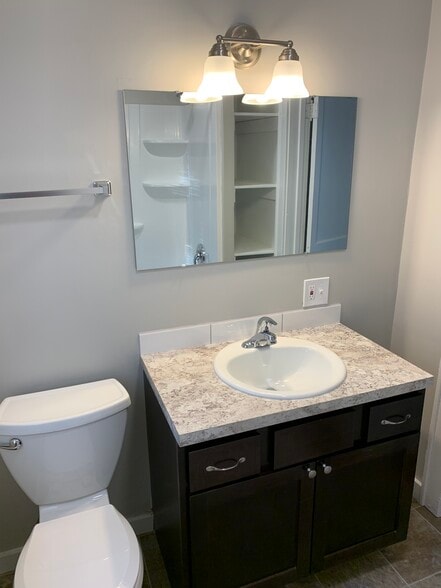 Building Photo - 517 Brenner St NE