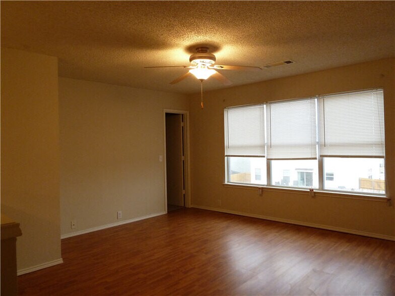 Building Photo - 4203 Falcon Dr