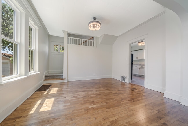 Dining space - 907 N Fair St