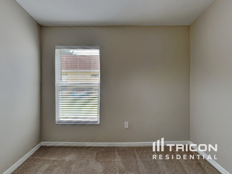 Building Photo - 2420 Deer Creek Blvd