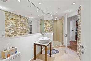 Building Photo - Alton Court, Miami Beach, FL 33139 - 2 BR 2 BA condo