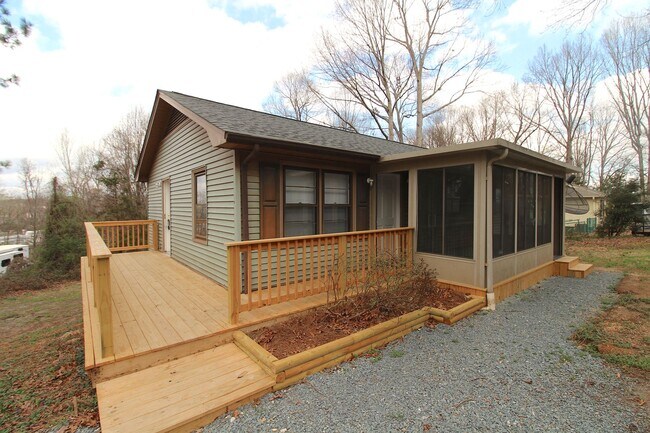 Building Photo - 3 Bedroom home with a Full Basement in Indian Trail!