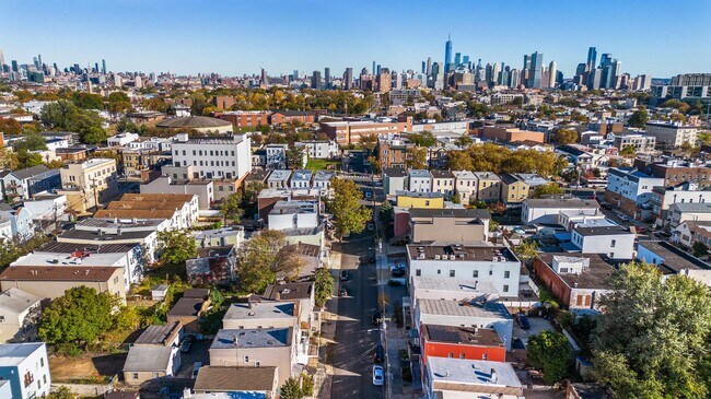 Building Photo - 46 Spruce St