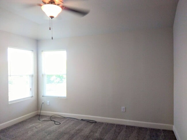 Building Photo - 3BR / 2.5BA Home | Fenced Backyard, Garage & Stainless Appliances!