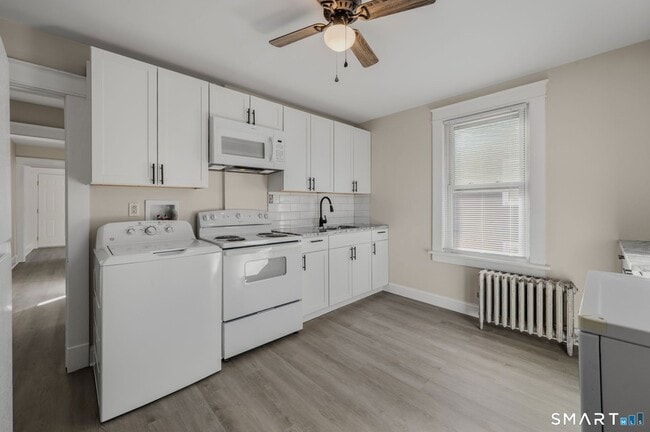 Building Photo - 113 Pequot Ave