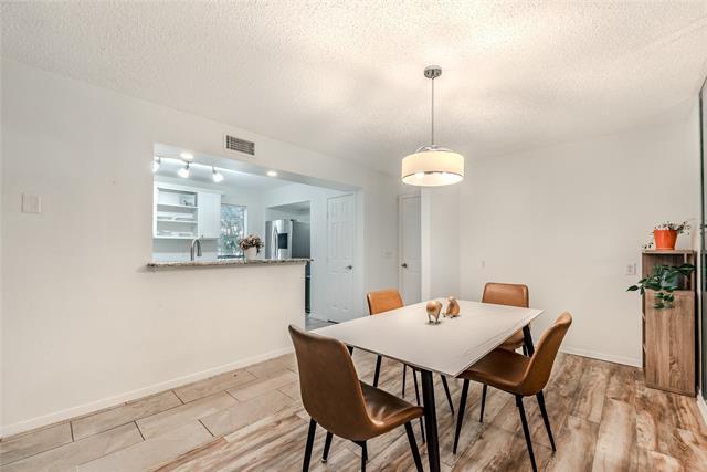 Building Photo - 1902 Shorewood Dr