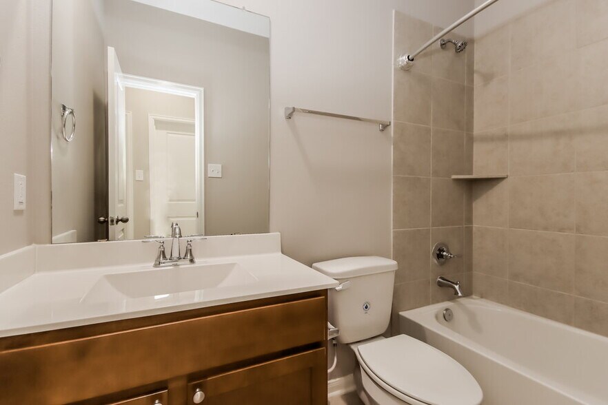 Building Photo - 614 Companion Dr