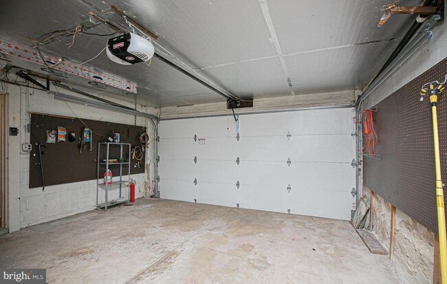 Building Photo - 526 Williams Rd