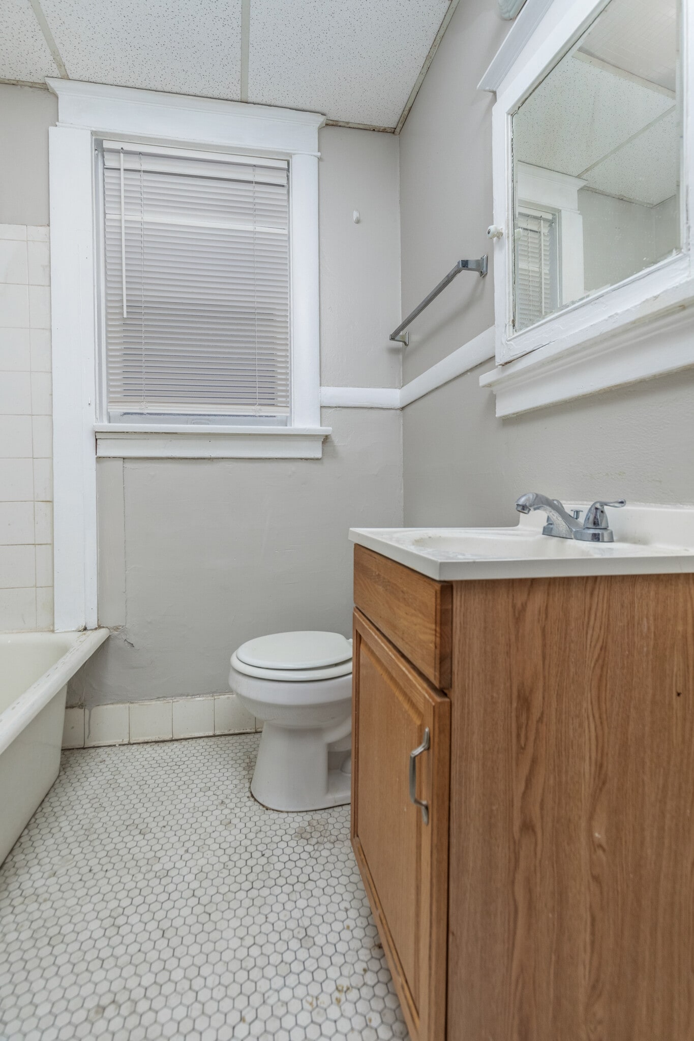 Building Photo - 3905 Dunnica Ave