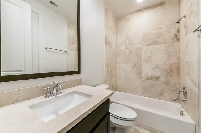 Building Photo - 1810 Thompson St