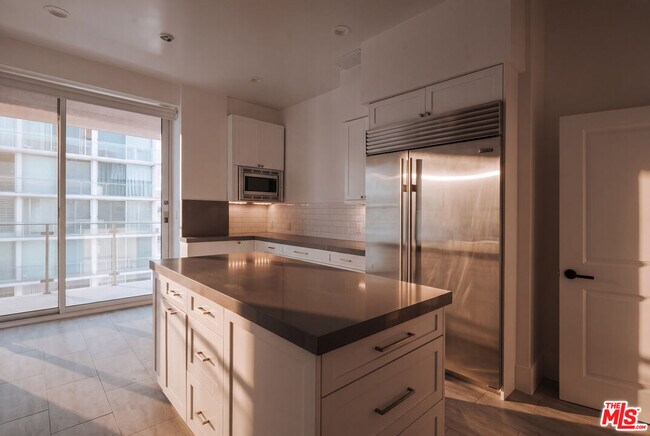 Building Photo - 515 Ocean Ave