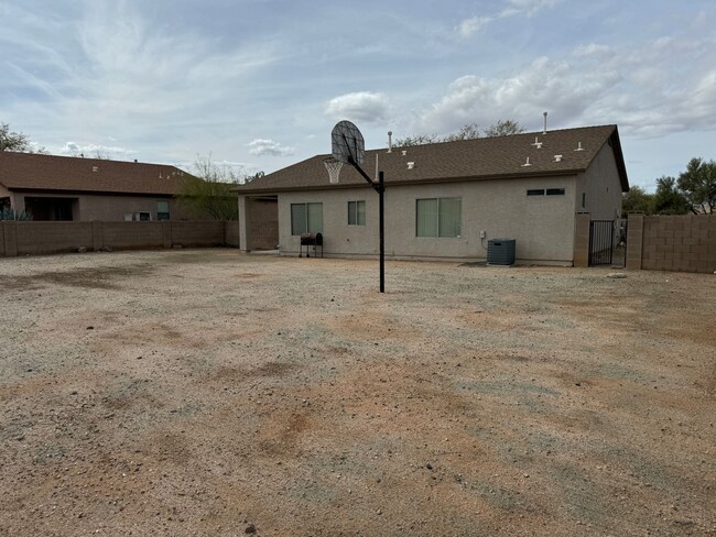 Building Photo - Nice SouthWest Tucson 3Bdm 2Ba, Close Casi...