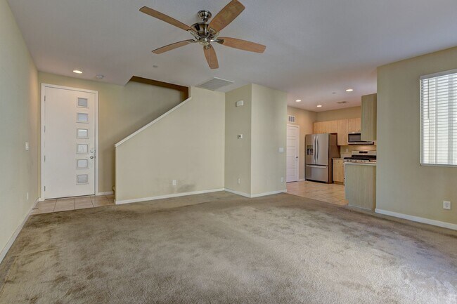 Building Photo - Gorgeous Condo! MUST SEE!!!