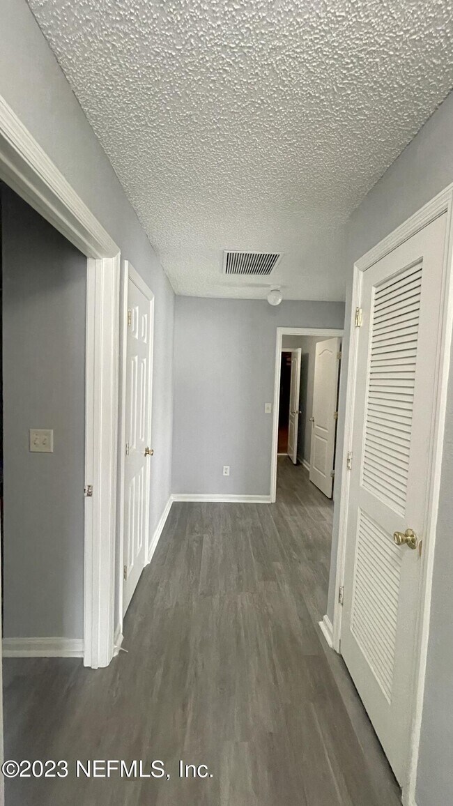 Building Photo - 2387 Brian Lakes Dr E