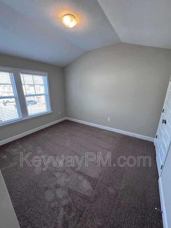 Building Photo - 587 Yuma Ln