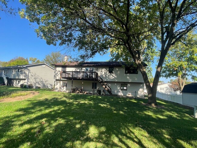 Building Photo - Baker Woods Home!