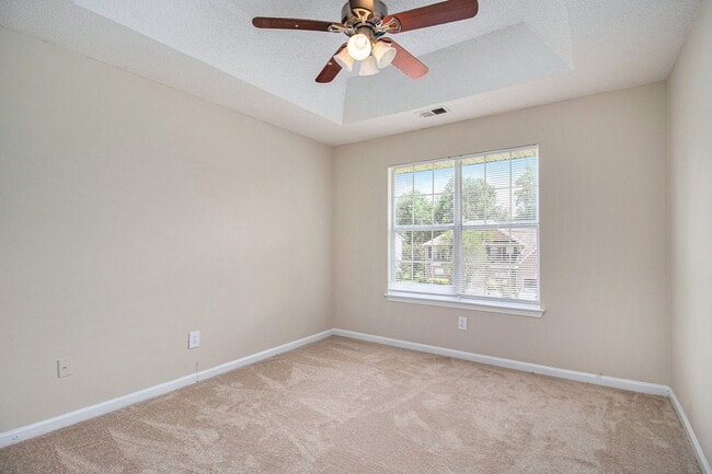 Building Photo - 4 Bedroom 2.5 Bath House