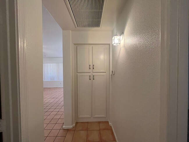 Building Photo - 4 Weeks of Free Rent! - Three bedroom Sing...