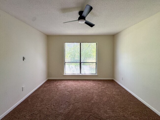 Building Photo - Beautifully Updated 3 Bed 2 Bath Home