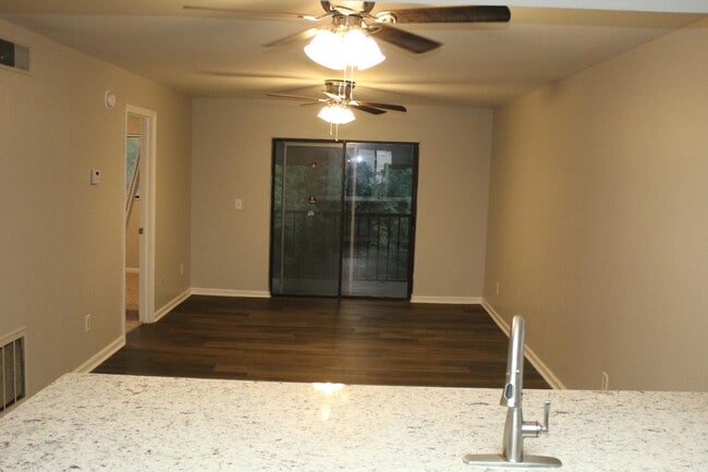 Building Photo - 1007 Windsong Cir