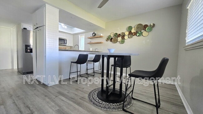 Building Photo - 4279 Island Cir