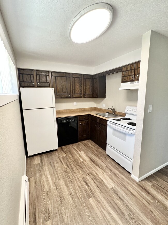 Explore the efficiency and style of this contemporary kitchen, perfect for home cooking enthusiasts. - 591 West Prentice Avenue