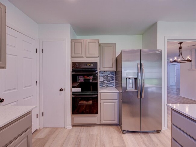 Building Photo - 7602 Pebble Brook Cove