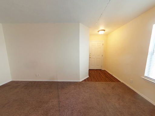 Building Photo - Immaculate 3/2 Rental-Close to Everything-...