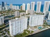 Building Photo - 300 Bayview Dr