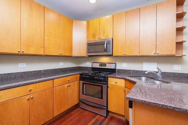 Building Photo - 1714 W Farwell Ave