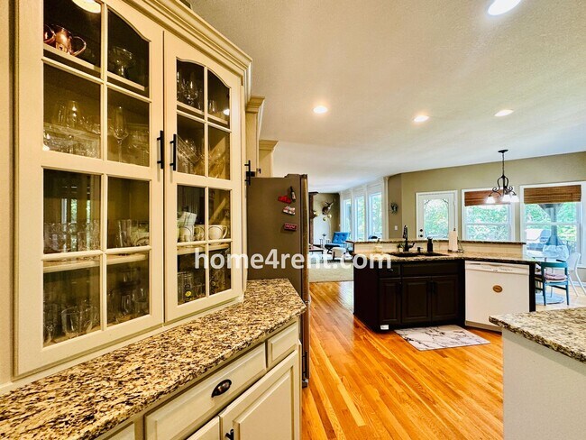 Building Photo - Beautiful Four Bedroom Home in a Quiet Neighborhood w/ an Updated Kitchen, Wood Floors, and a Fin...