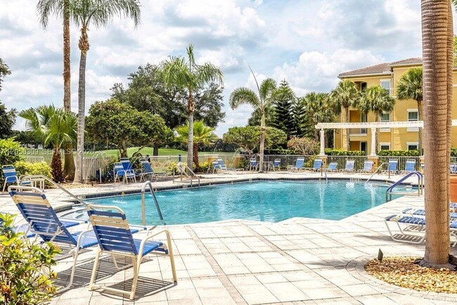 Building Photo - 5060 Fairways Cir