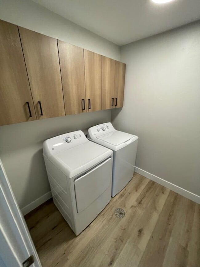 Building Photo - Modern Mountain Rtreat for Rent - Just Min...