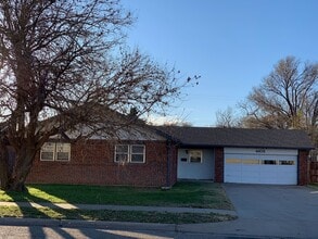 Building Photo - 3/2/2