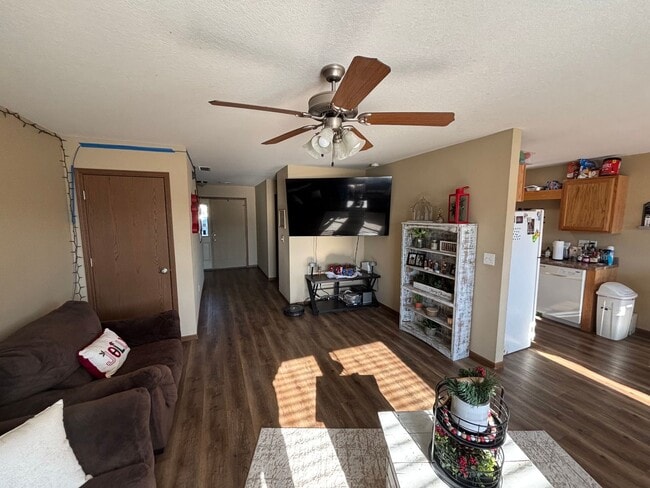 Building Photo - Your Dream Home Awaits – Gorgeous 4 Bed / 2.5 Bath with Spacious Backyard & Attached Garage