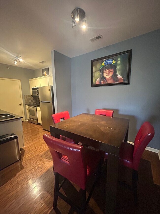 Building Photo - Modern 2-Bedroom, 2-Bath Home