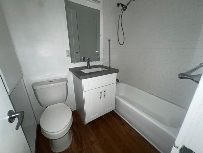 Building Photo - A607