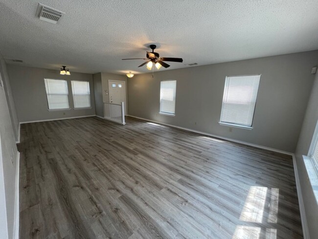 Building Photo - Coming soon..... Beautiful  3 bedroom 2 bath