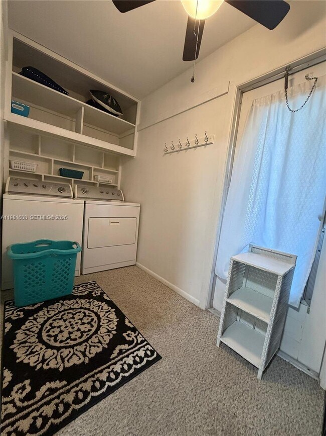 Building Photo - 1832 Sunny Dr