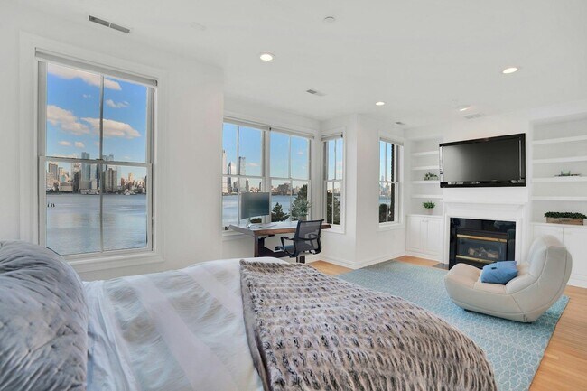 Building Photo - 3 Regency Pl