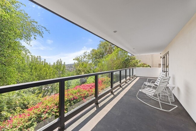 Building Photo - Architectural Contemporary with Panoramic ...