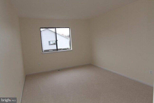 Building Photo - 9008 Sandalwood Dr